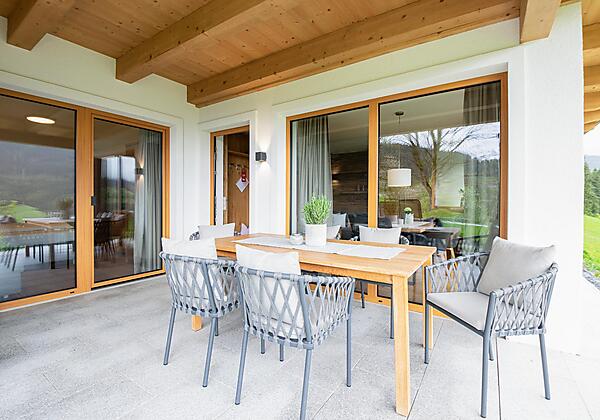 großzügige Terrasse