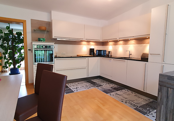 hochwertige, separate Küche