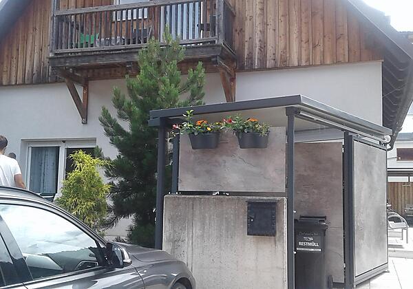 Vorderansicht_Parkplatz_Westseite