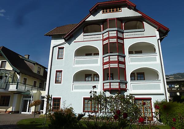 Haupthaus mit Loggia und Balkon