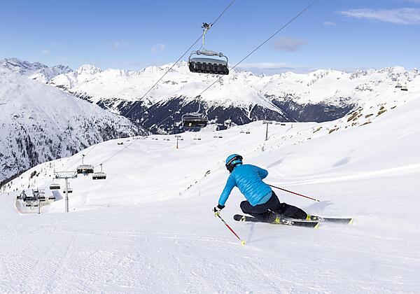 Auf perfekten Pisten hinab rauschen