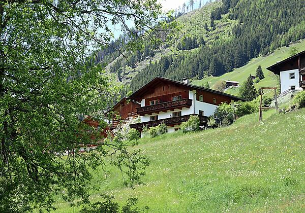 Hausansicht_Sommer_2