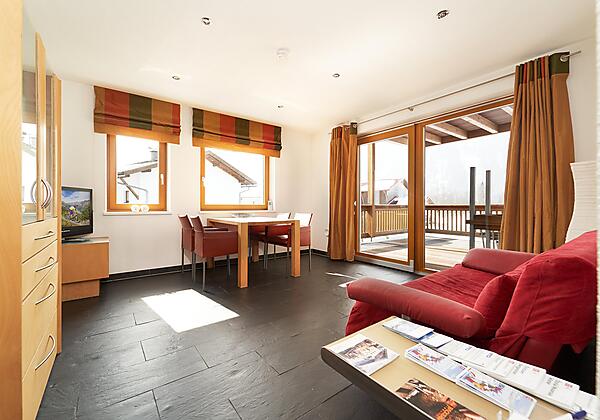 Appartement Herbst - Wohnbereich mit Zugang zur Te