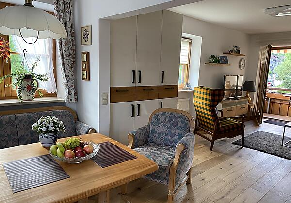 EE335C55-68FD-4EE1-A8C1-B9AA4982BCC0