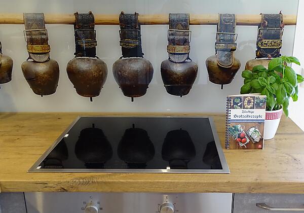 Modern eingerichtete Küche