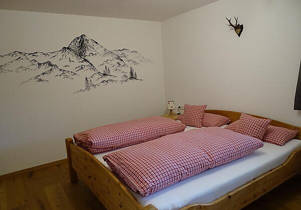 Schlafzimmer mit Doppelbett