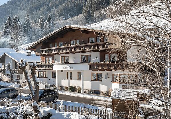 Hotel_Fortuna_Winter_Aussenaufnahmen_Logo_004