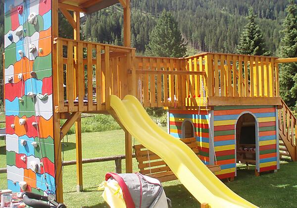 Kletterwand & Rutsche