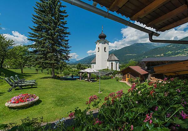 Liegewiese mit Springbrunnen