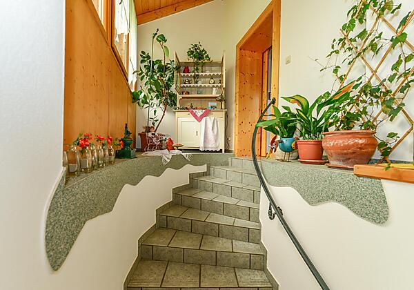 Gästeaufgang zu den Zimmern