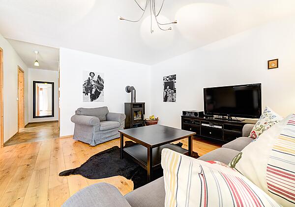 Naegele_Brand_BY_MATTHIAS_RHOMBERG_005