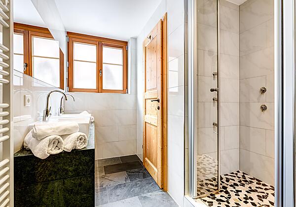 Naegele_Brand_BY_MATTHIAS_RHOMBERG_001