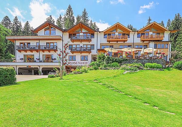 5000 m² tuin met verwarmd en overdekt zwembad