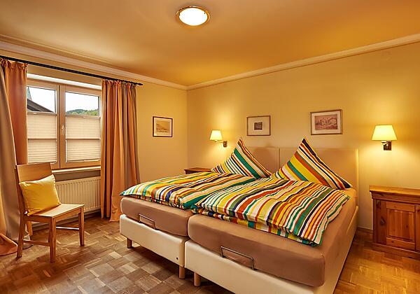 FeWo Hirschberg Schlafzimmer: Betten - Komforthöhe