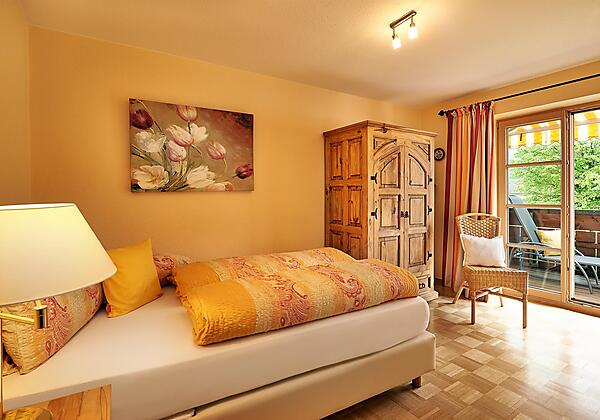 Fewo Hirschberg zweites Schlafzimmer mit Südbalkon