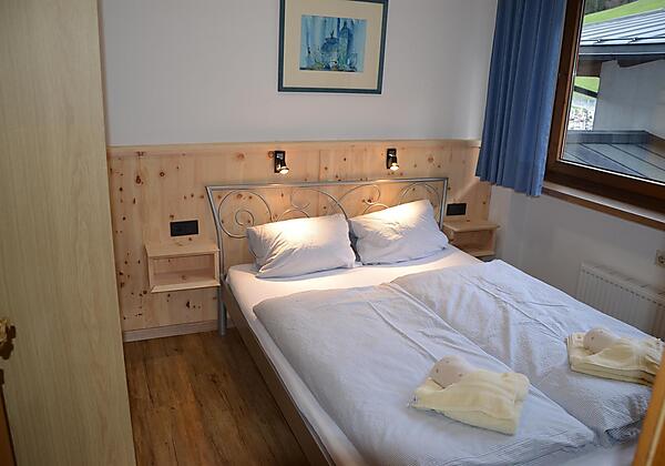 Top 1 Schlafzimmer 2