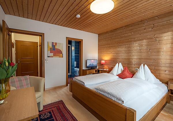 Gaestehaus_Landegger_Feldweg_7_Koessen_04_2023_App