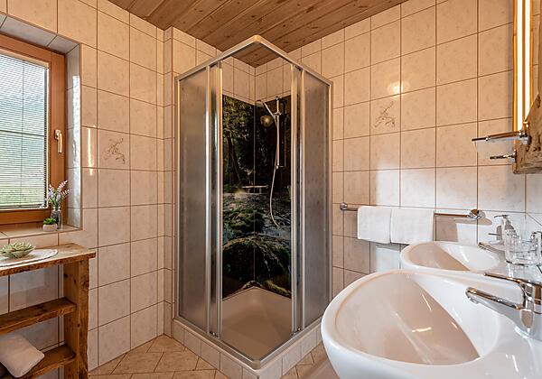 Gaestehaus_Moser_Kirchweg_14_Uderns_Badezimmer_1