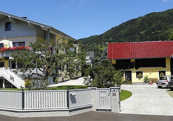 Gästehaus mit Parkplatz