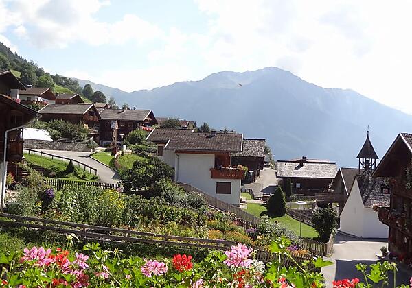 Sonnendorf Zedlach südlich der Hohen Tauern