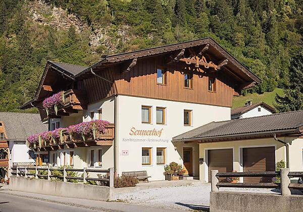 Hausansicht von der Ferne