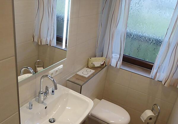 Neues Bad mit Dusche/WC