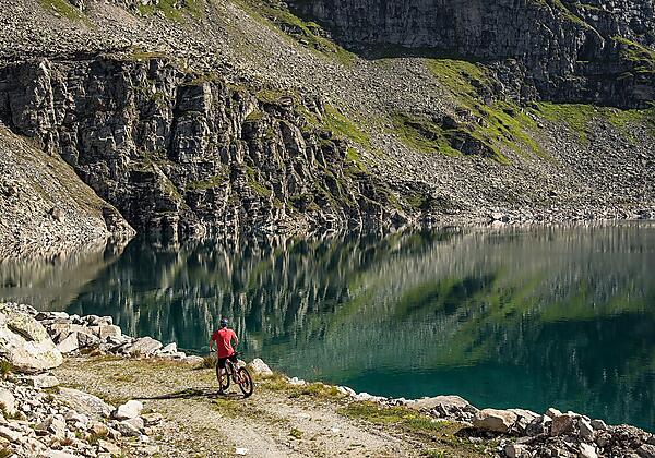 mountainbiketour_zum_hoch_ueber_flattach_gelegenen