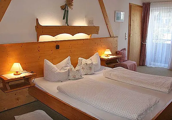 Blick ins Doppelzimmer Hartkaiser im Gasthof Hotelpension Lanzenhof in Going am Wilden Kaiser