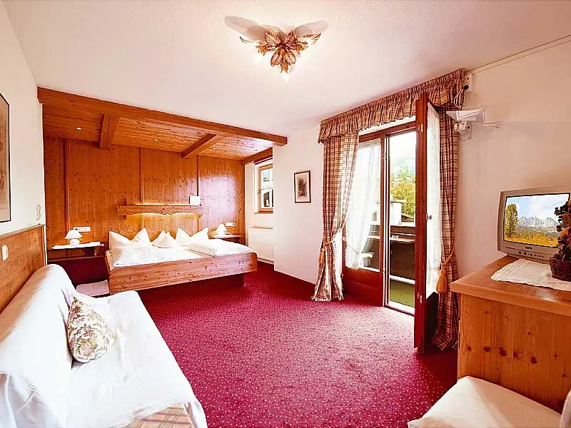 Blick ins Doppelzimmer Kaiserblick im Gasthof Hotelpension Lanzenhof in Going am Wilden Kaiser