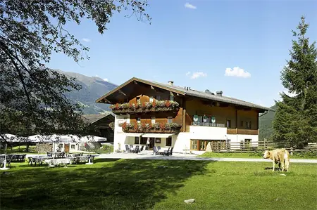 Aussenansicht vom Hotel Gasthof Siggen im Sommer