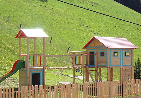 Zillertal-Aschau-Gasthof-Talblick-Sommer-Spielplat