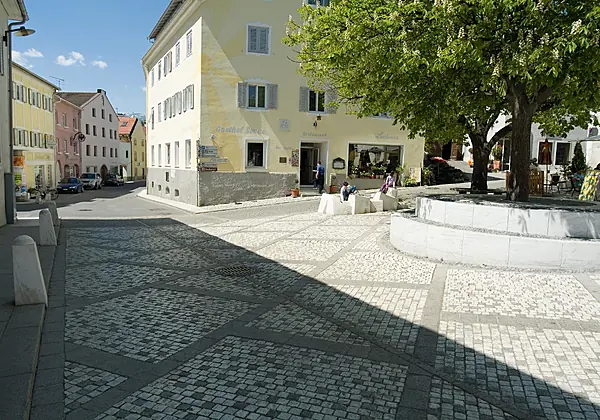 Haus mit Brunnen