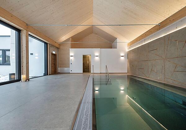beheizter Indoor-Pool