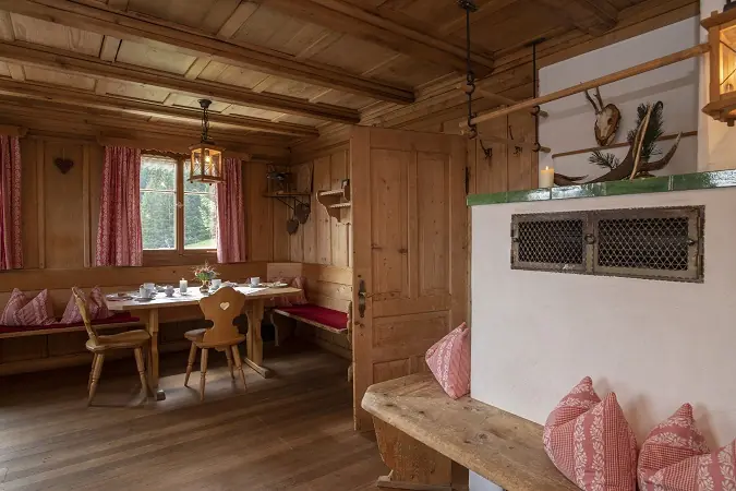 Ein Zimmer mit Stockbett im Golmerhaus