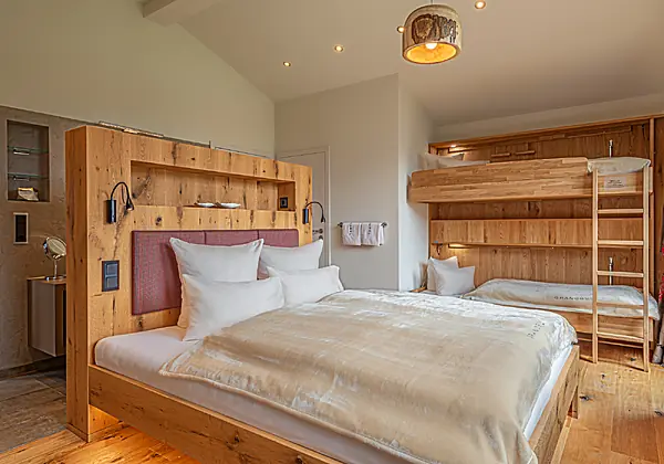 Schlafzimmer mit Etagenbetten