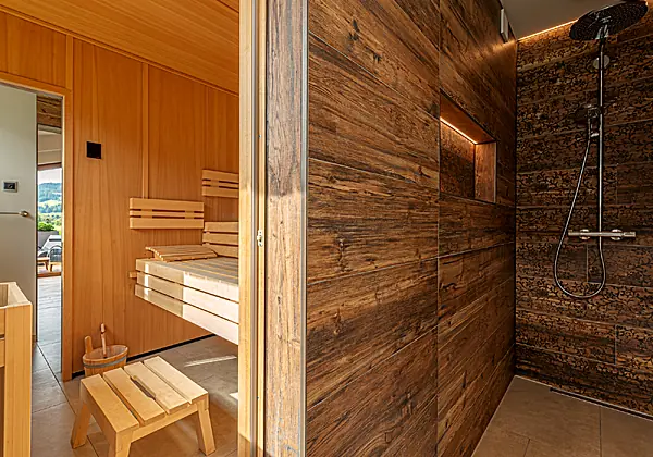  Privat-Sauna mit Dusche im Chalet