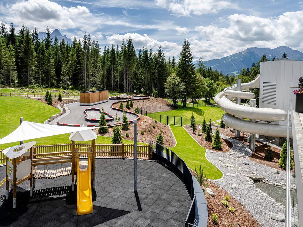 Großer Garten für Kinder