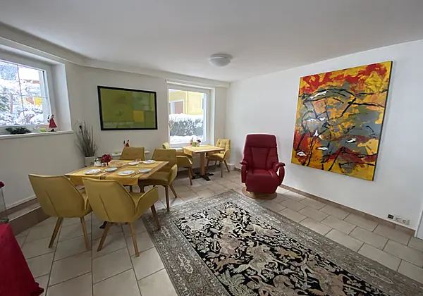 Gästewohnzimmer und Bibliothek