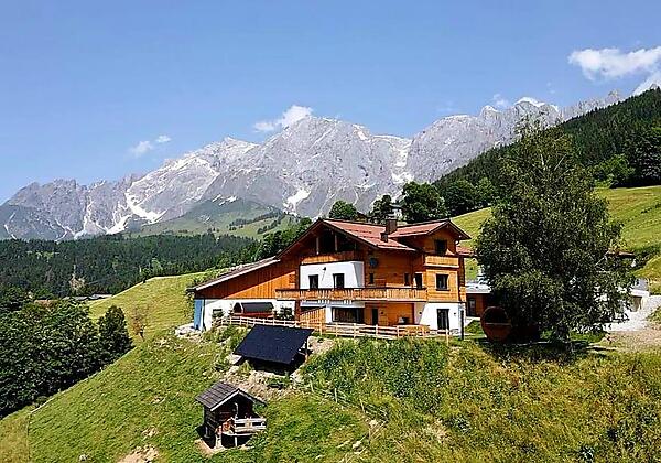 Gebäudeansicht Gut Stein Panoramalodge