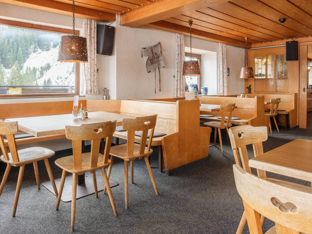 Gemütliche Hüttenstube