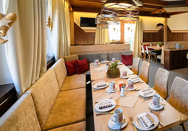 Der Frühstücksraum im Harmls Aparthotel