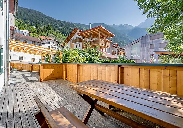 Terasse mit Sitzbank