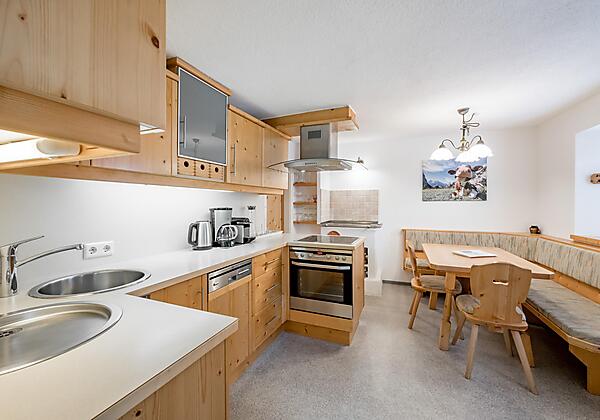 Küche mit gemütlicher Sitzecke