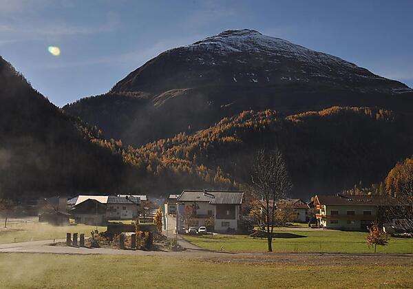Ortseinfahrt Steeg im Herbst