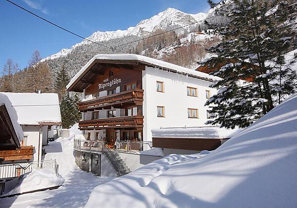 Winter Hausansicht I