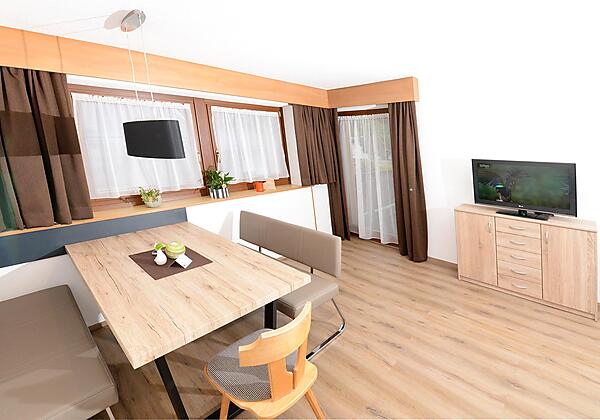 Wohnzimmer mit Essbereich