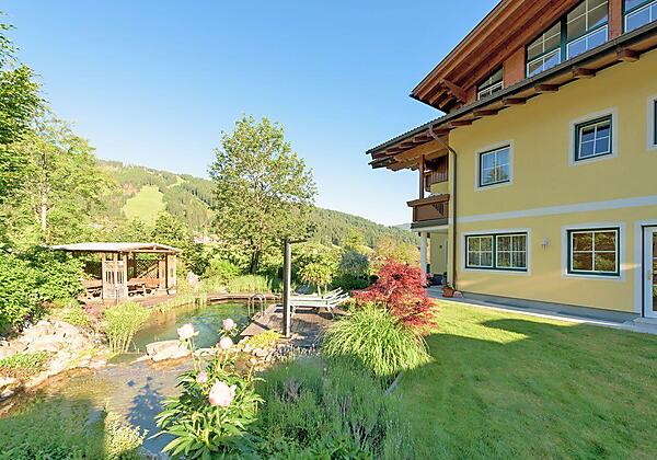 garten-schwimmteich-gartenlaube-gross