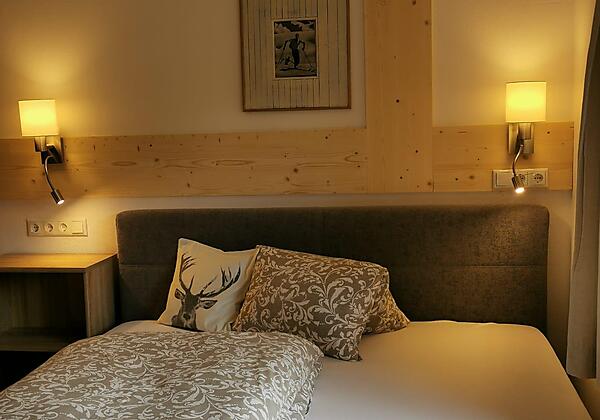 Einzelzimmer Max  mit Kingsize-Bett