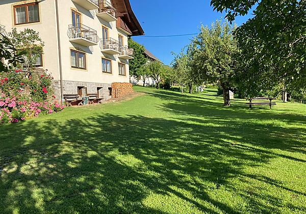 Südansicht mit Obstgarten