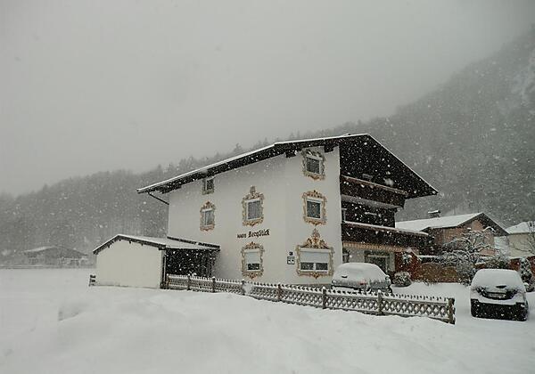 Haus Bergblick - verschneit in Walchsee